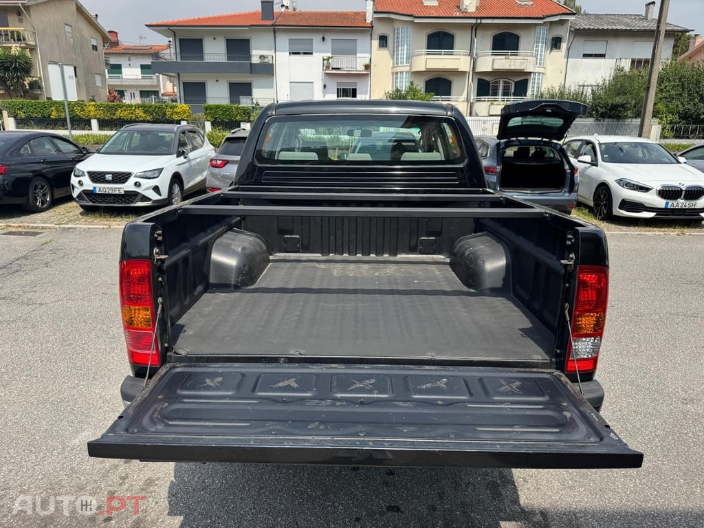 Toyota Hilux 2.5 D-4D CD Tracker