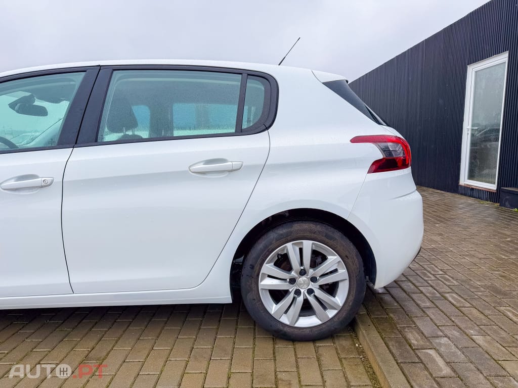Peugeot 308 1.5 BlueHDi Business Line