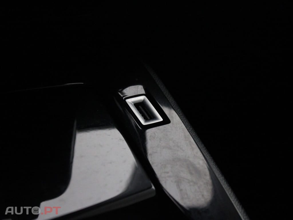 Peugeot E-2008 ALLURE PACK