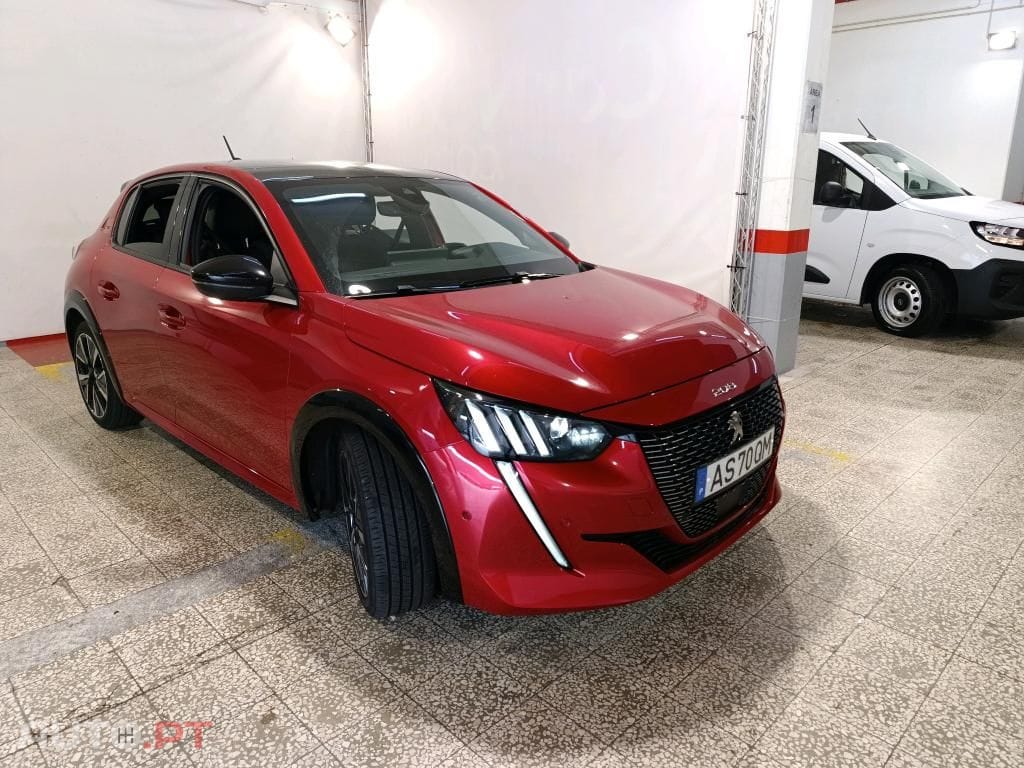 Peugeot 208 1.2 PureTech GT EAT8