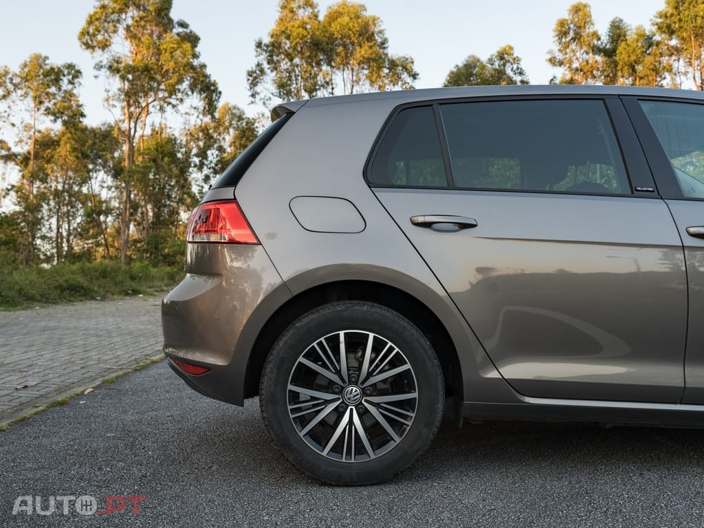Volkswagen Golf 1.6 TDi BlueMotion Confortline