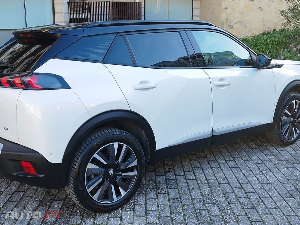 Peugeot E-2008 50 kWh GT