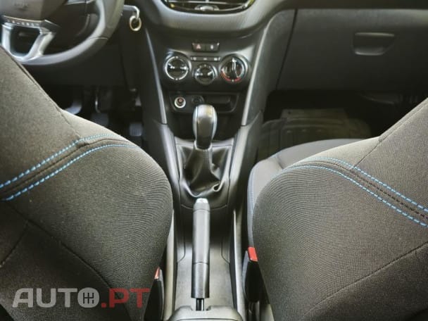 Peugeot 208 PureTech 82 Stop & Start Signature