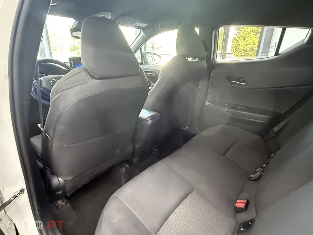 Toyota C-HR 1.8 Hybrid Square Collection