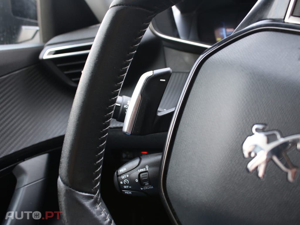Peugeot 2008 1.5 BlueHDi Allure EAT8
