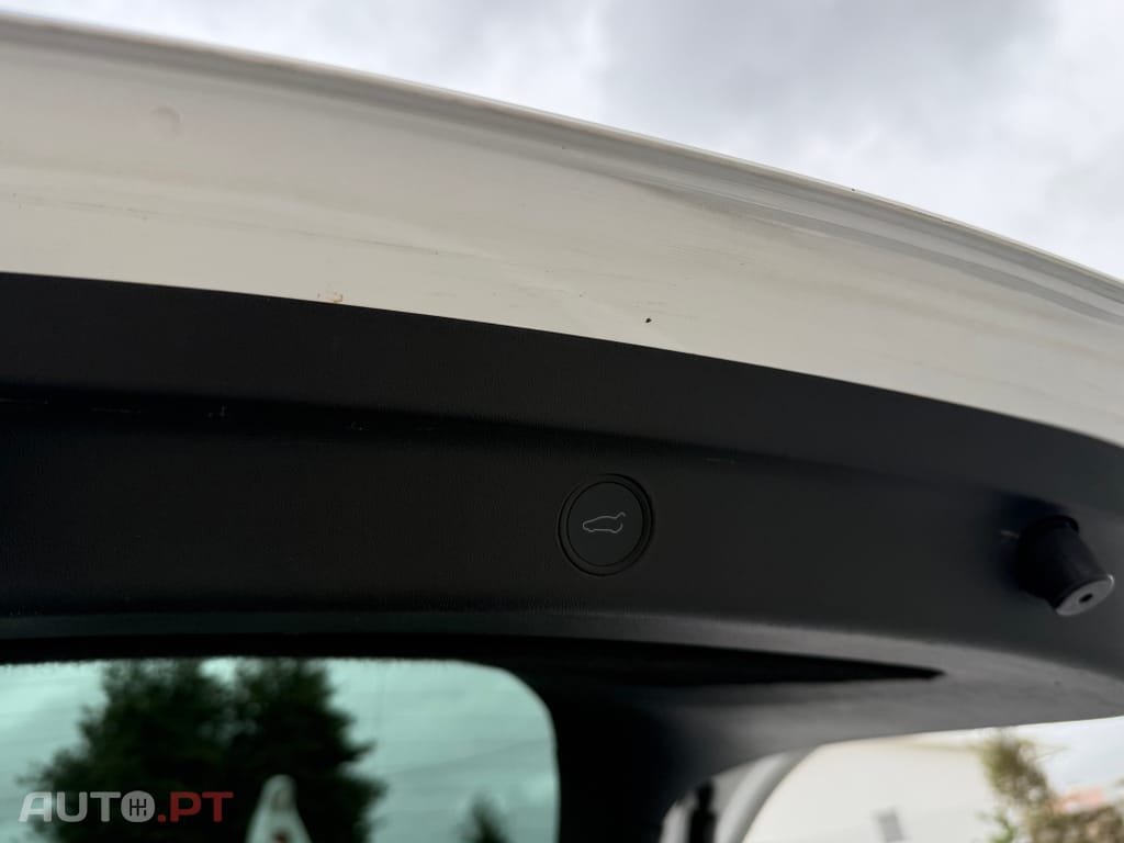 Tesla Model Y Long Range Dual Motor AWD
