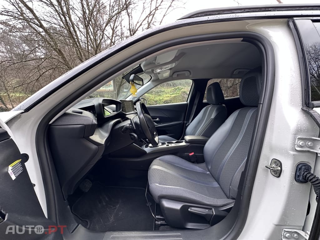 Peugeot 2008 1.5 BlueHDi Allure Pack EAT8