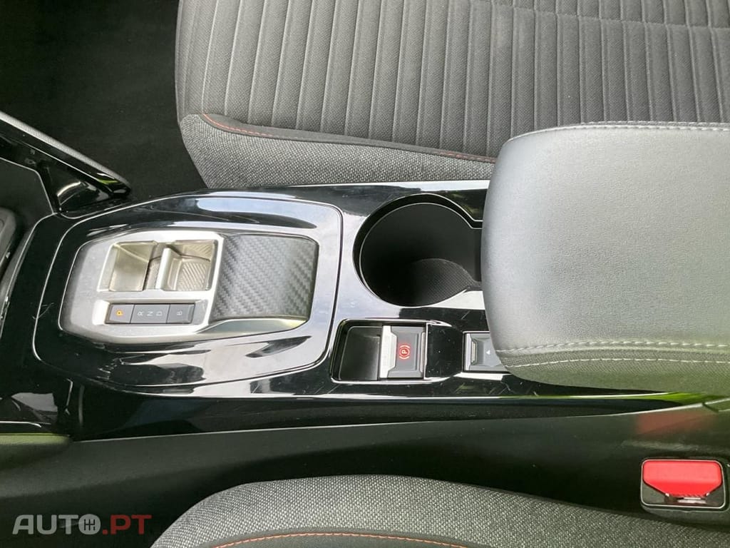 Peugeot E-2008 50 kWh Active Pack