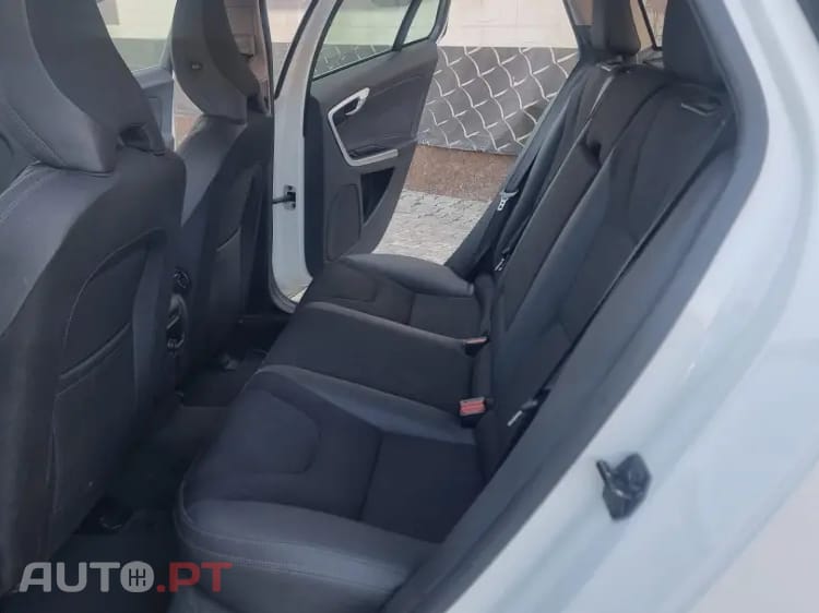 Volvo V60 1.6 D2 Momentum Eco