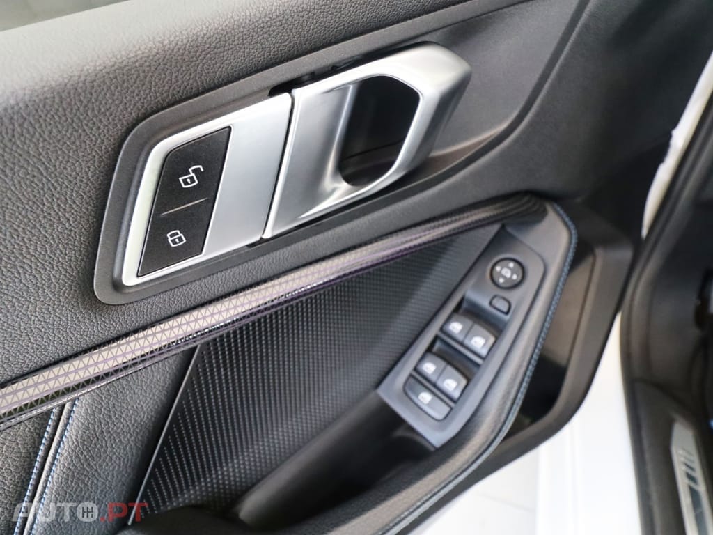 BMW 116 d Pack Desportivo M — fotografia 13