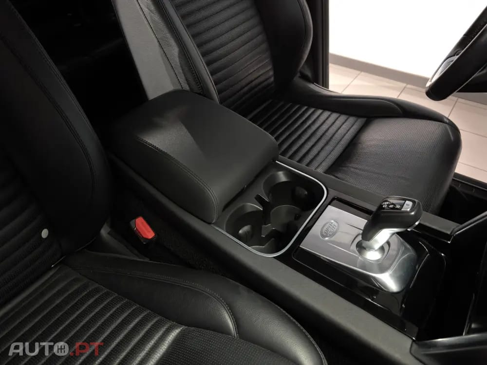 Land Rover Discovery Sport 1.5 I3 P300e AWD R-Dynamic SE