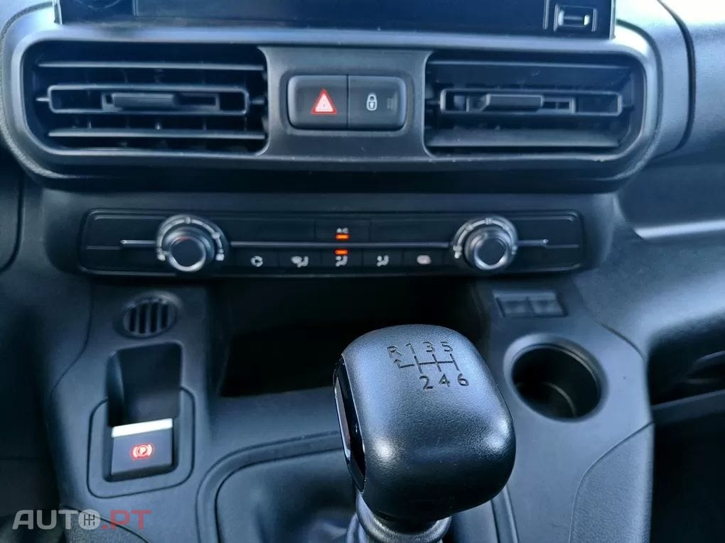 Peugeot Partner 1.2 PRO 110 CV L1H1 -
