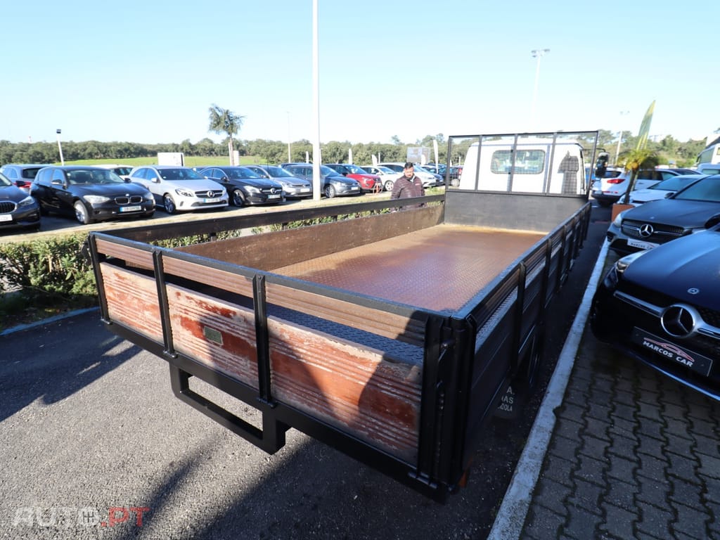 Isuzu Série N NKR 55 LL 5D