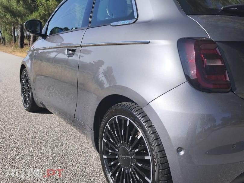 Fiat 500e La Prima