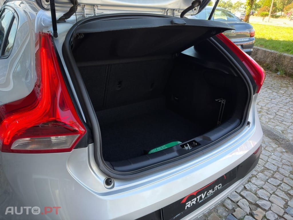 Volvo V40 Cross Country 1.6 D2 Momentum