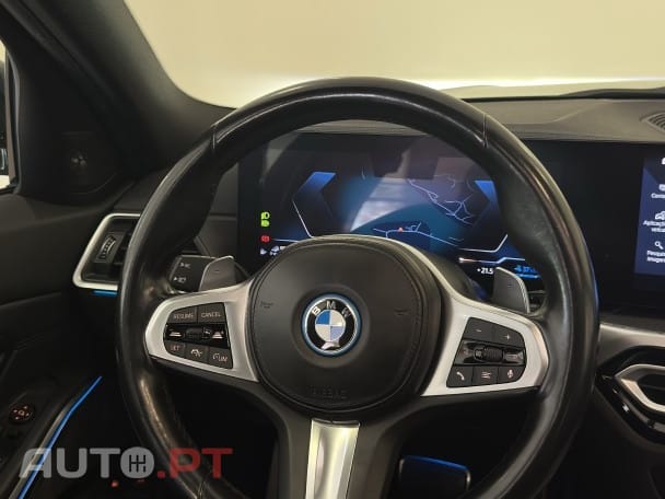 BMW 330 e Pack M Auto — fotografia 23