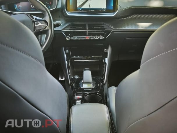 Peugeot e-2008 50 kWh GT — fotografia 11