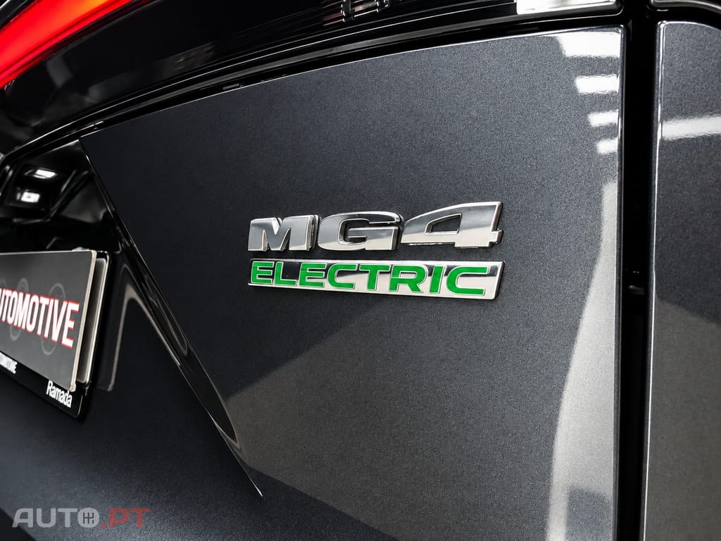 MG MG4 64 kWh Luxury