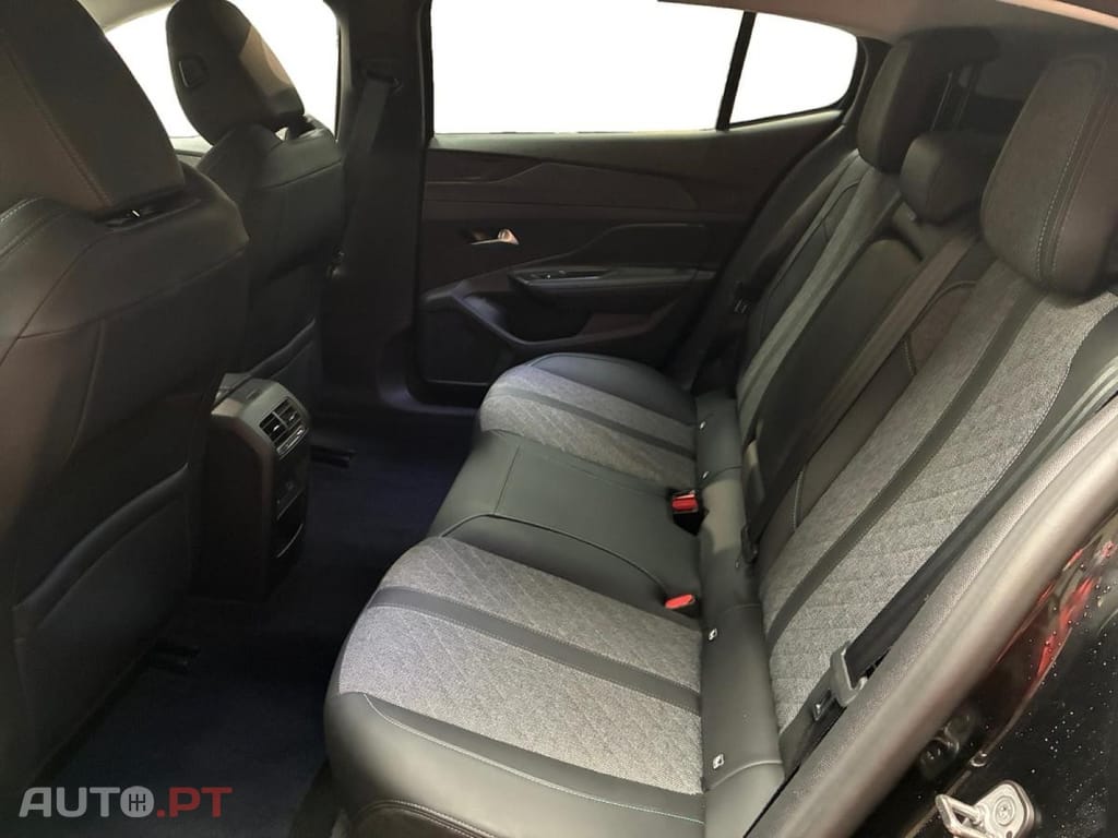 Peugeot 408 1.2 PureTech Allure EAT8