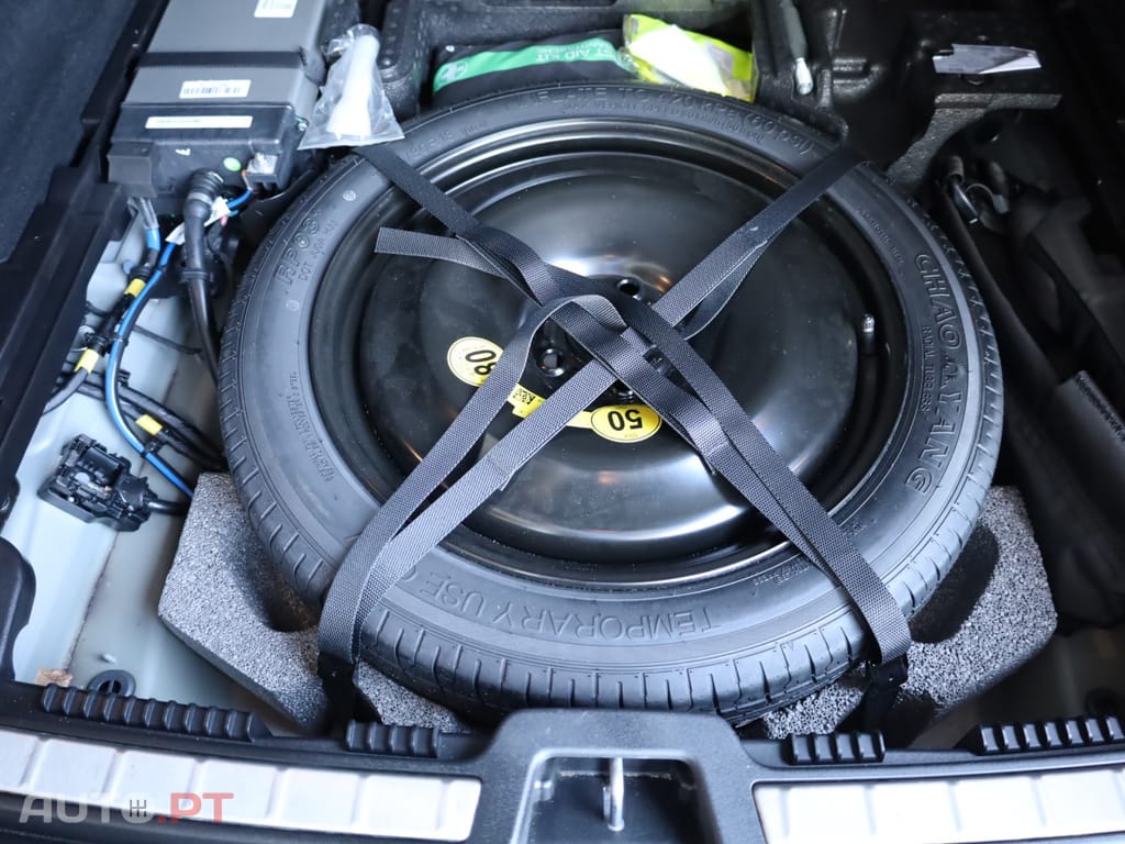 Volvo XC60 2.0 B4 Plus Dark