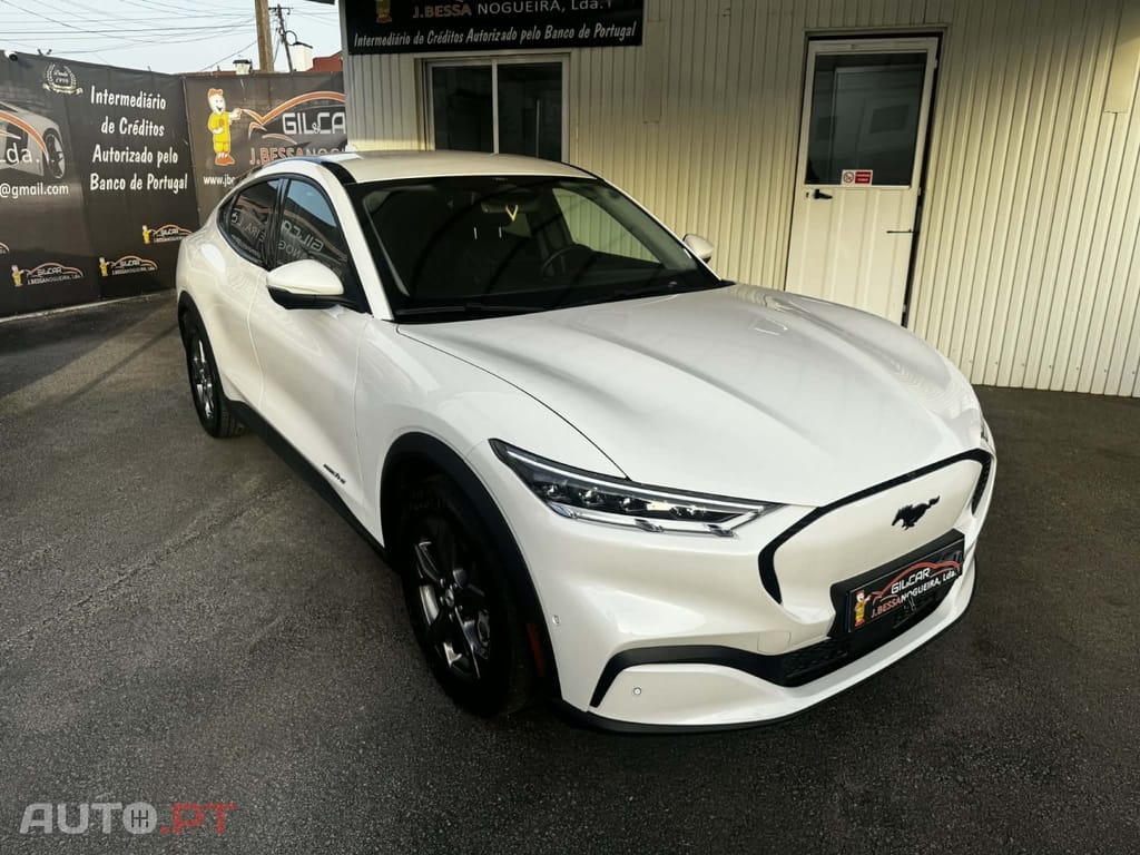 Ford Mustang Mach-E 75.7 kWh Base