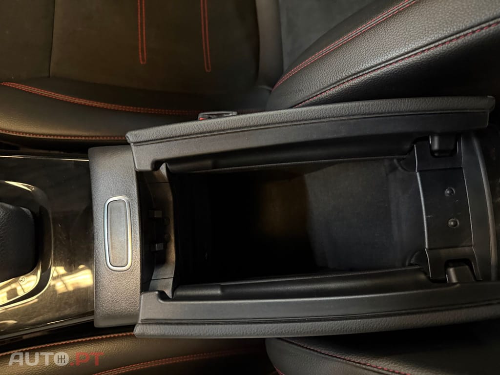 Mercedes-Benz A 250 AMG Premium I.V.A DEDUTIVEL