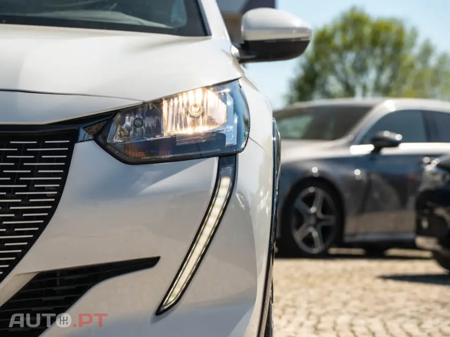 Peugeot E-208 50 kWh Active