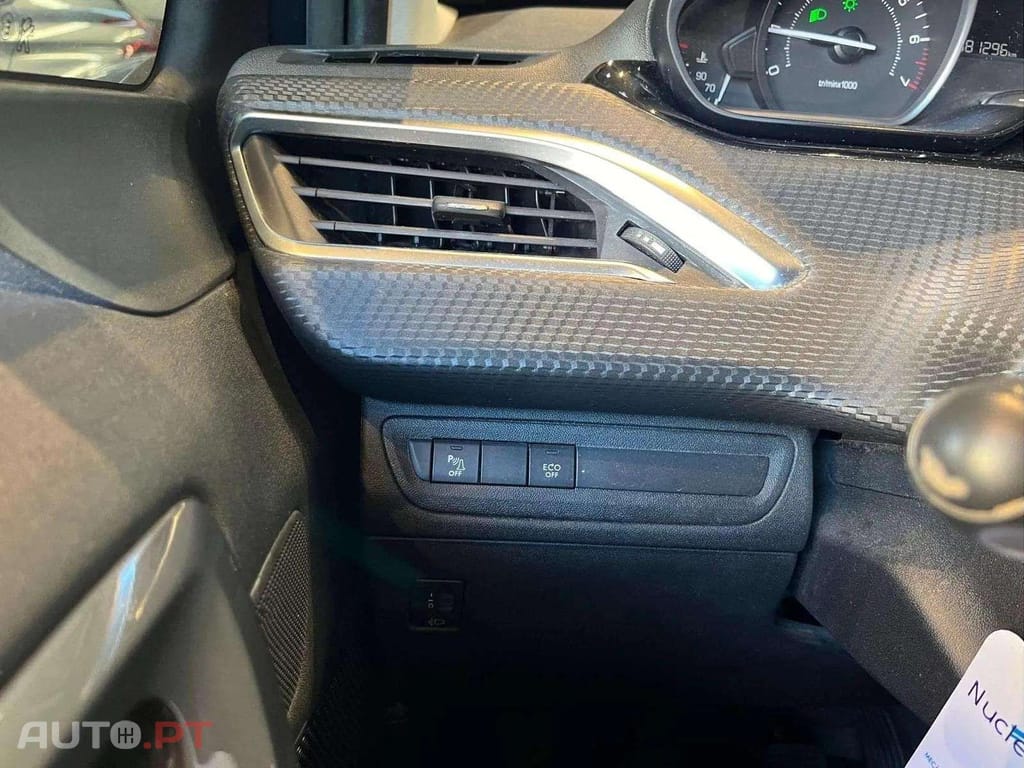 Peugeot 2008 1.2 e-VTi Style
