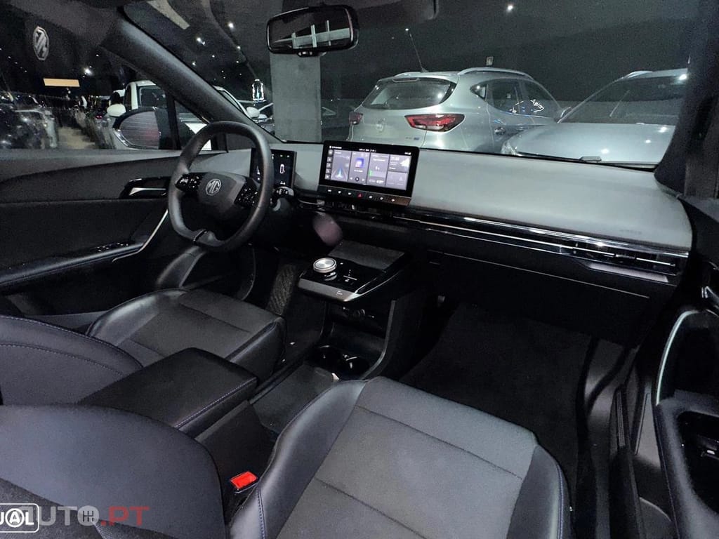 MG MG4 77 kWh Extended Range Luxury