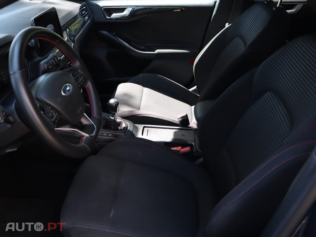 Ford Focus 1.0 EcoBoost MHEV ST-Line