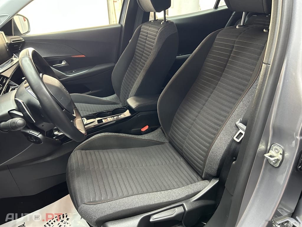 Peugeot 2008 1.2 PureTech Active EAT8