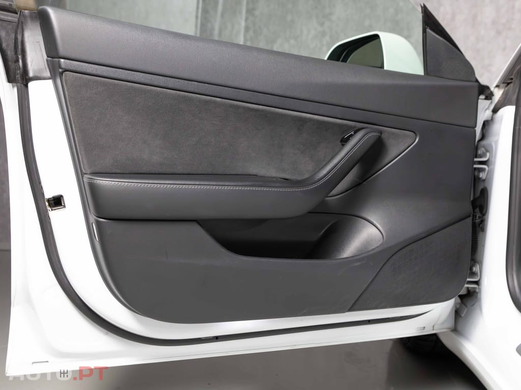 Tesla Model 3 Standard Range Plus RWD