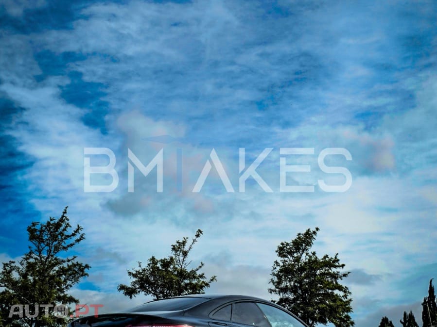 Mercedes-Benz E 220 Coupé E 220 4MATIC