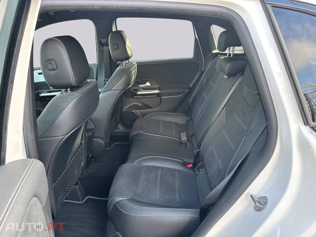 Mercedes-Benz B 250 I.V.A DEDUTIVEL e AMG Line Night