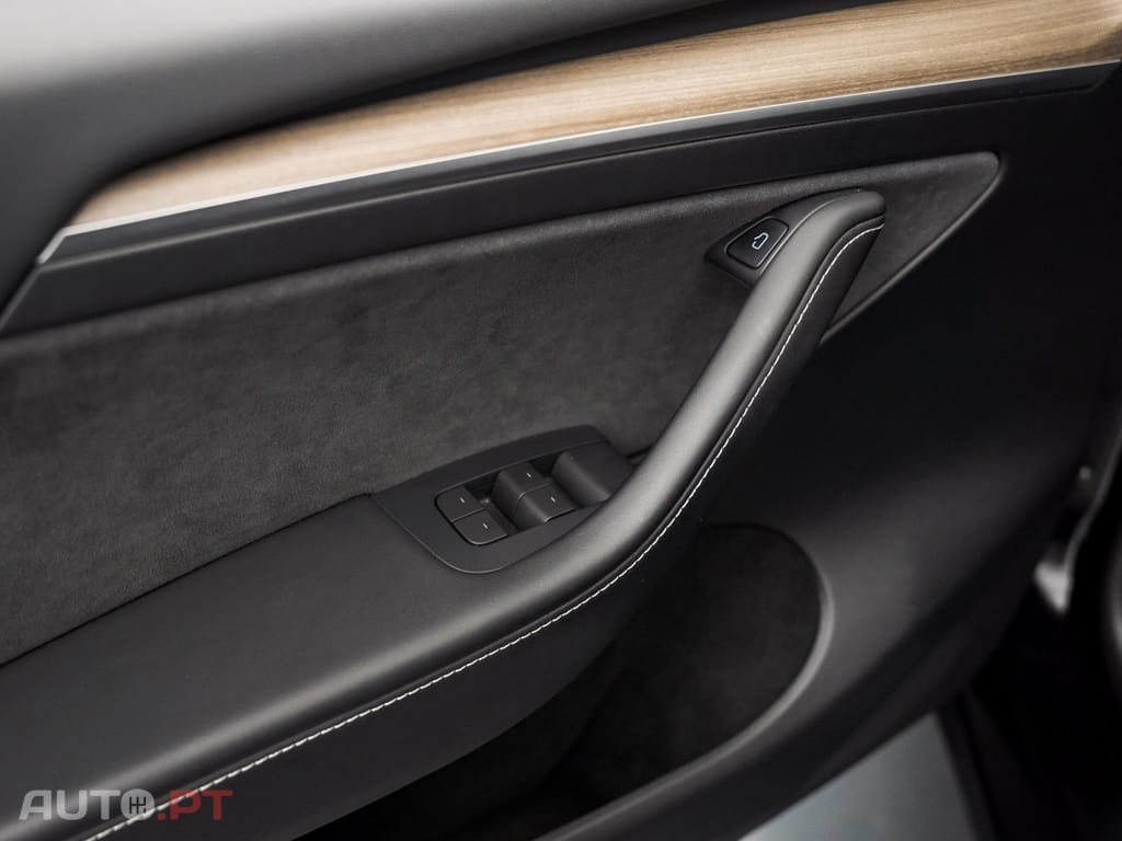 Tesla Model Y Long Range Tração Integral