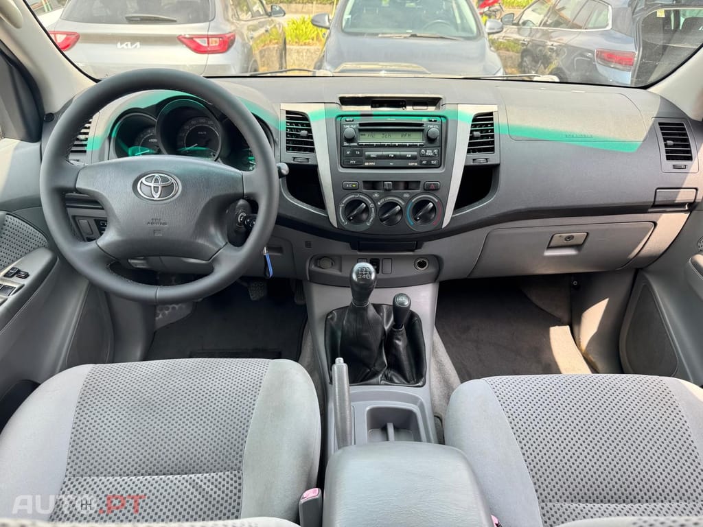 Toyota Hilux 2.5 D-4D CD Tracker