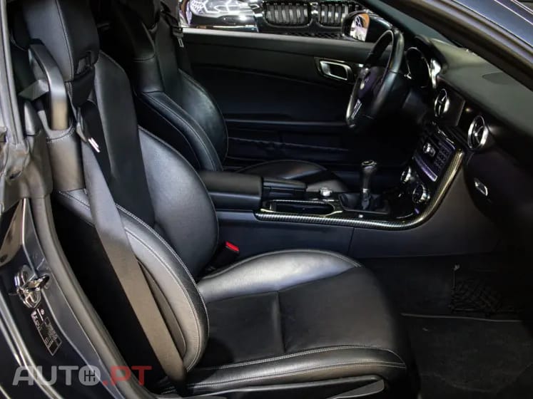 Mercedes-Benz SLK 200 Outro