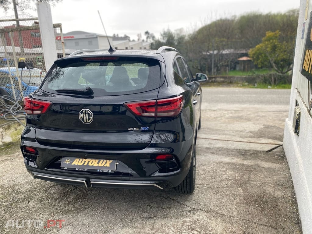 MG ZS EV 72.6 kWh Luxury OBC 11 kW