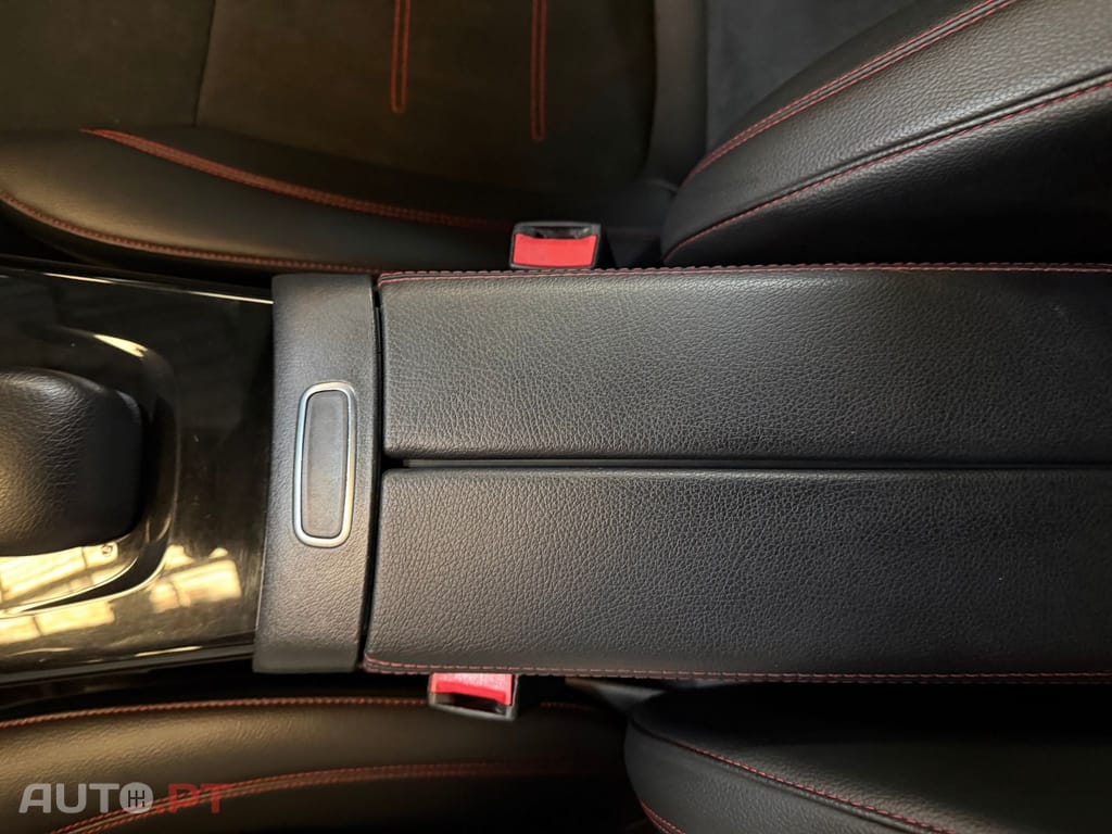 Mercedes-Benz A 250 AMG Premium I.V.A DEDUTIVEL
