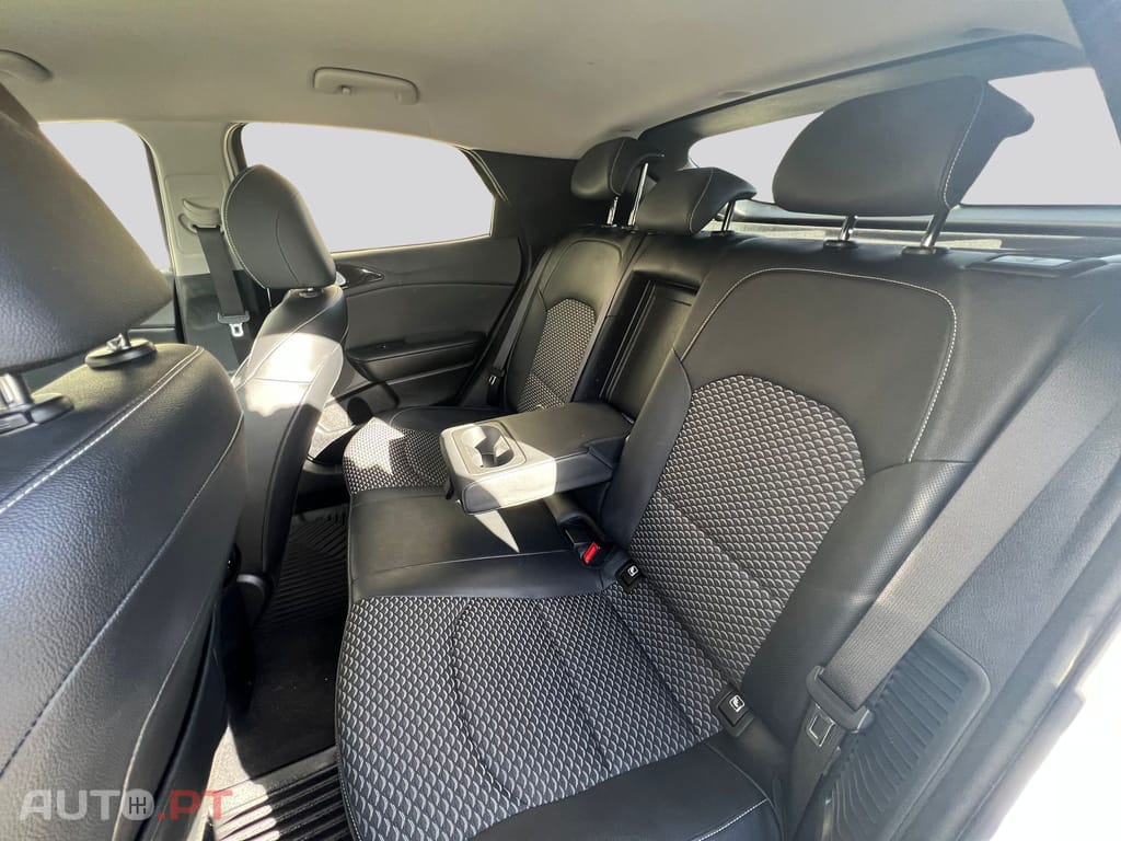 Kia Xceed HYB 1.6 GDI ISG PHEV BCK&WHT EDITION DCT6