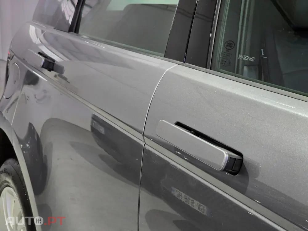 Land Rover Evoque P300e R-Dynamic