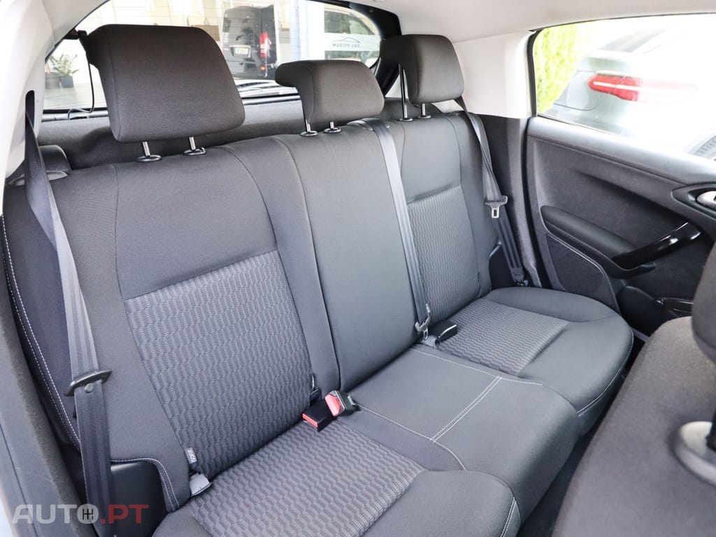 Peugeot 208 1.5 Hdi — fotografia 11