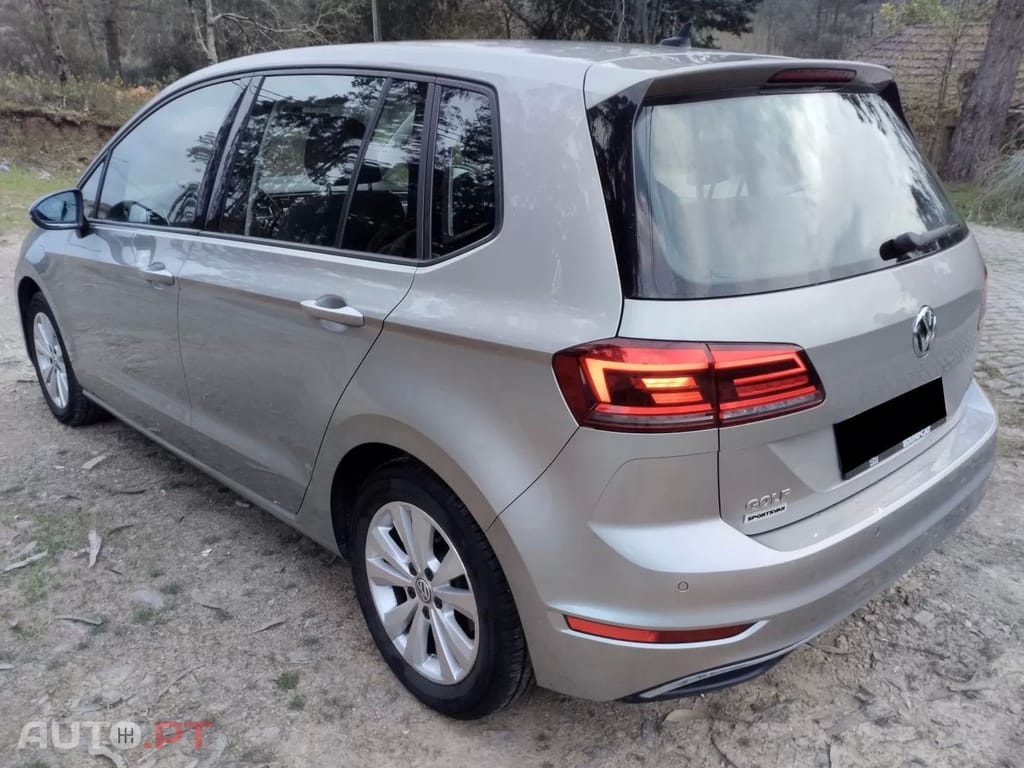 Volkswagen Golf 1.6 TDI Confortline — fotografia 5