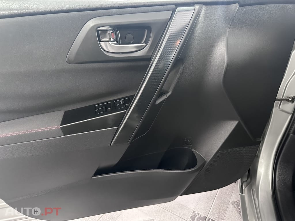 Toyota Auris 1.4 D-4D Com. +P.Sport+TSS