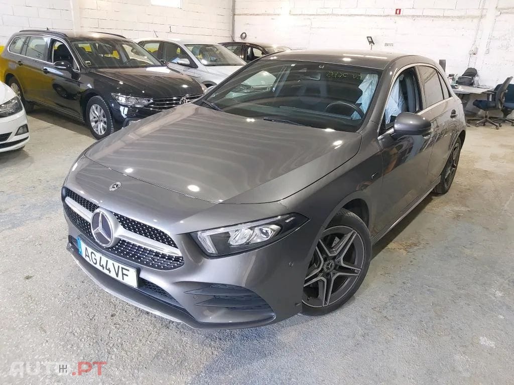 Mercedes-Benz A 250 e AMG Line