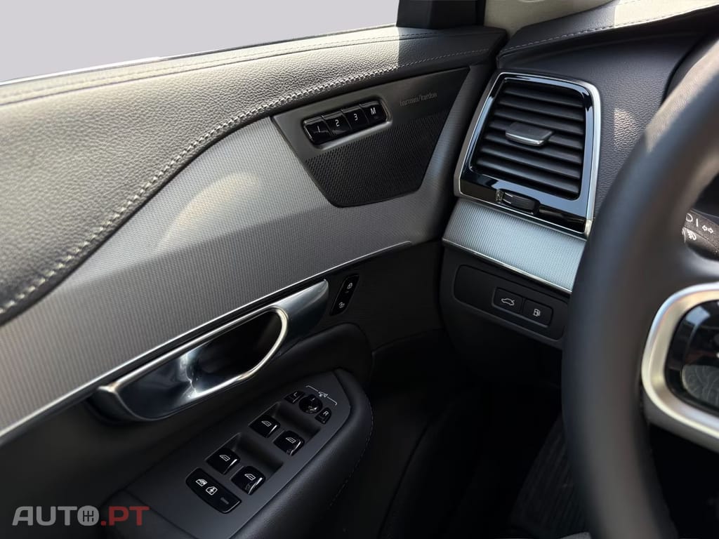 Volvo XC90 T8 AWD Plus  I.V.A DEDUTIVEL