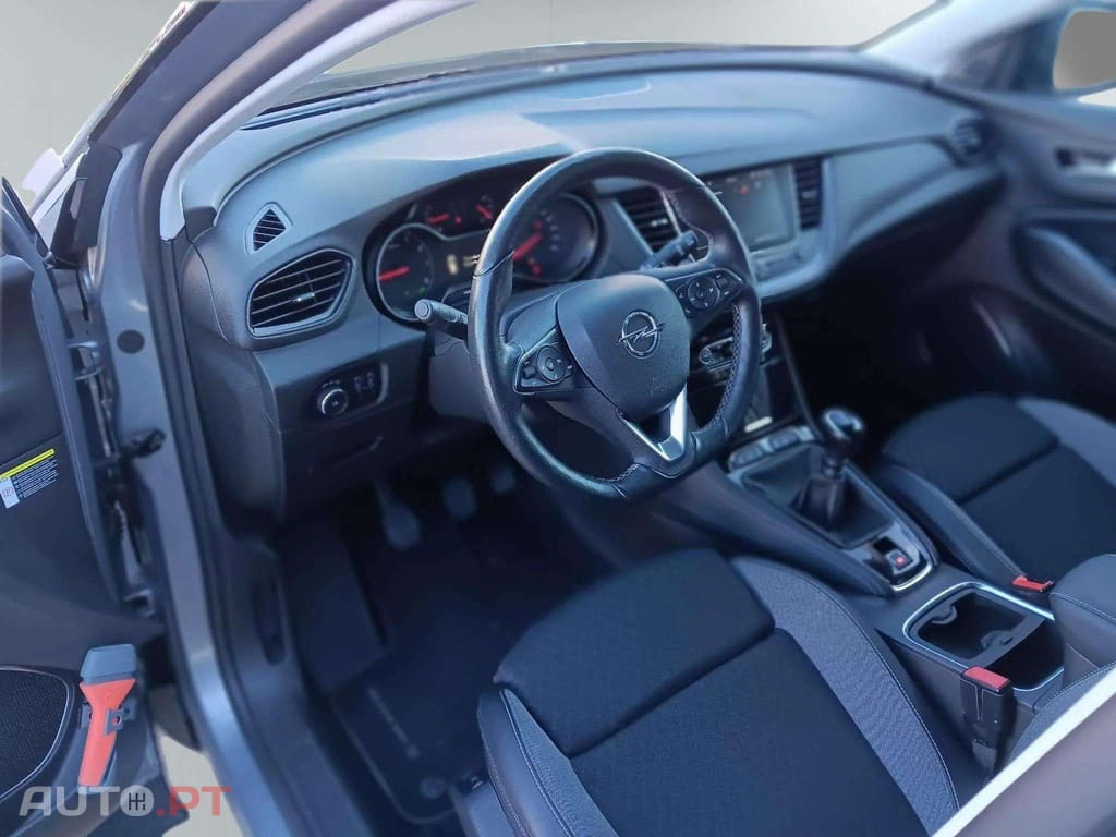 Opel Grandland (X) 1.2 Executive 