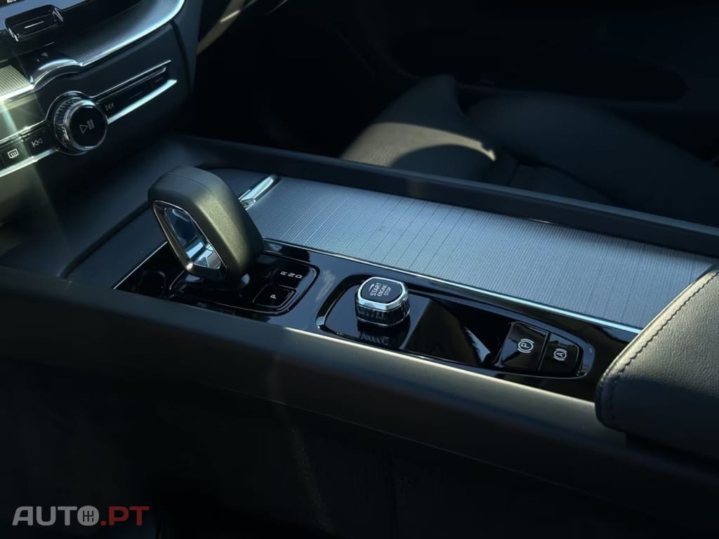 Volvo XC60 T8 Plus  I.V.A DEDUTIVEL