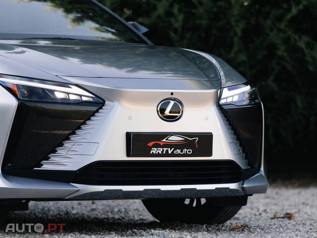 Lexus RZ Premium