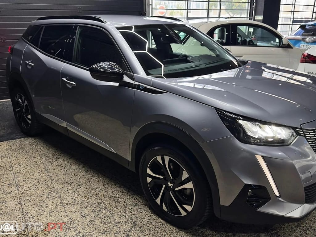 Peugeot E-2008 50 kWh Allure Pack